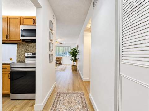 2586 Garden Drive, Lake Worth Beach FL - photo 6 of 37