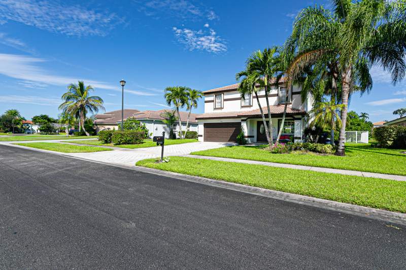4 bedroom Single Family Residence at 11185 Grandview Manor, Orange Point Ph 1, Wellington — photo 2