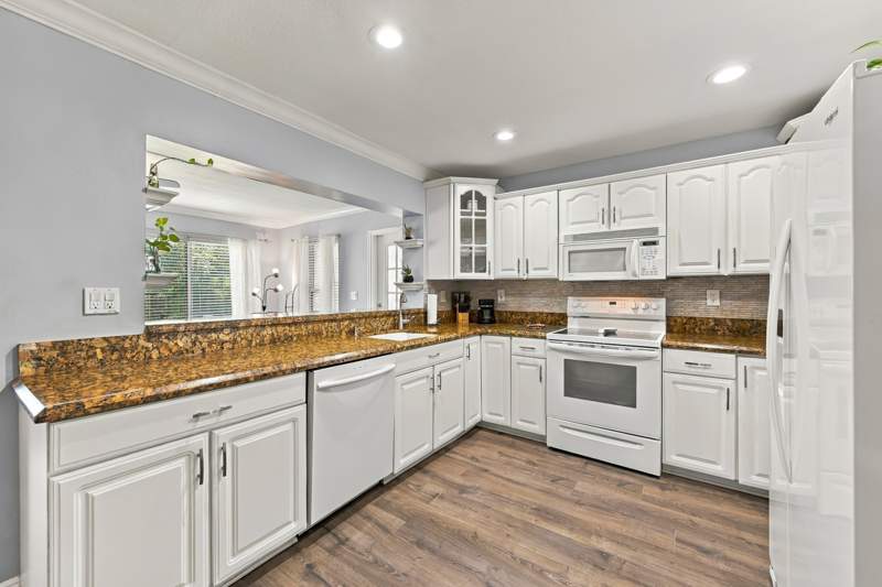 3 bedroom Single Family Residence at 3801 NW 104th Avenue, Coral Springs Lakes, Coral Springs — photo 4