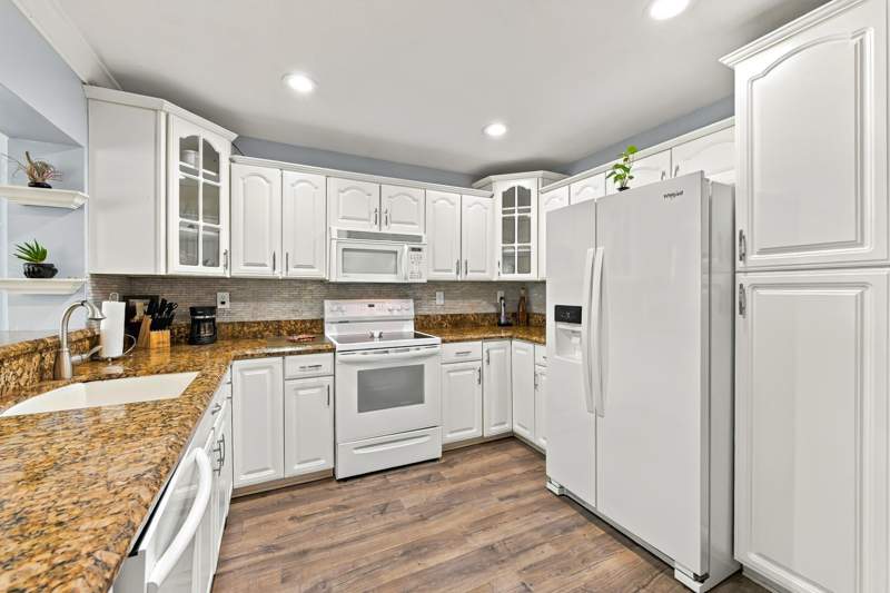 3 bedroom Single Family Residence at 3801 NW 104th Avenue, Coral Springs Lakes, Coral Springs — photo 2