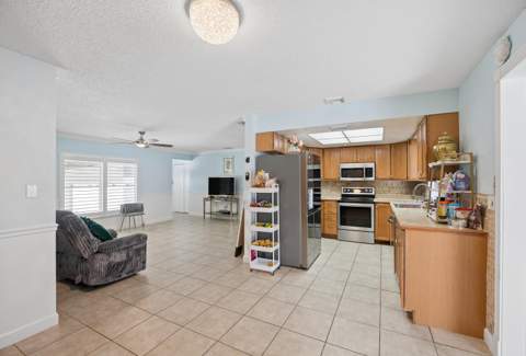 1101 SE Puritan Lane, Port St. Lucie FL - photo 6 of 28