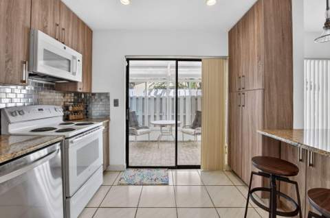 5537 Mirror Lakes Boulevard, Boynton Beach FL - photo 7 of 43