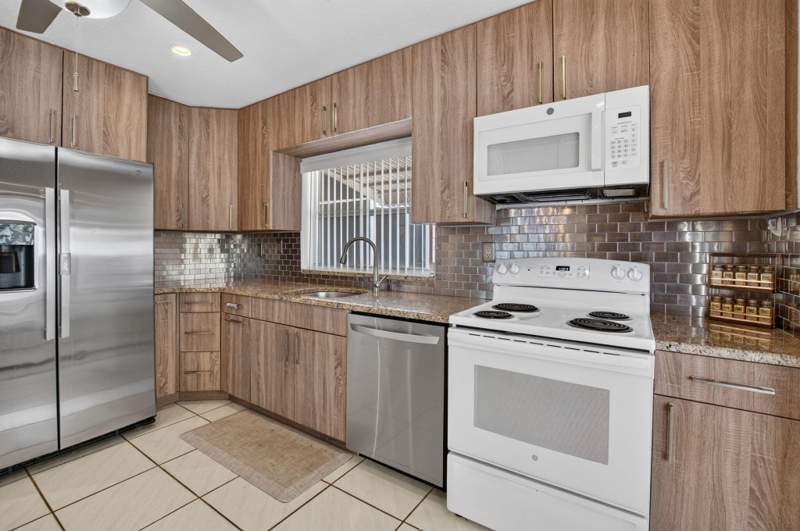 2 bedroom Single Family Residence at 5537 Mirror Lakes Boulevard, Mirror Lakes, Boynton Beach — photo 5