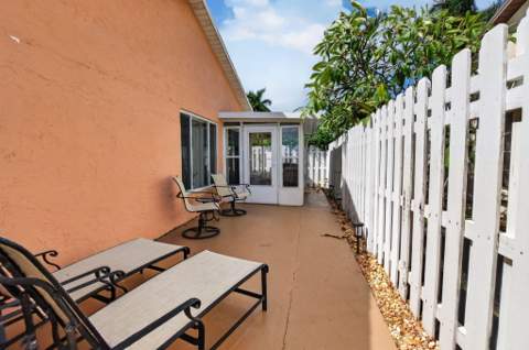 5537 Mirror Lakes Boulevard, Boynton Beach FL - photo 11 of 43