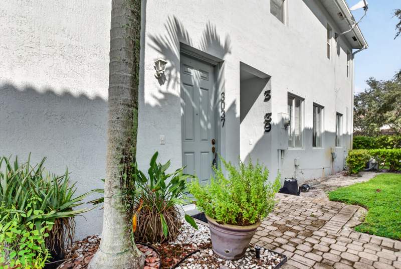 2 bedroom Townhouse at 3037 Laurel Ridge Circle, Thousand Oaks, Riviera Beach — photo 2