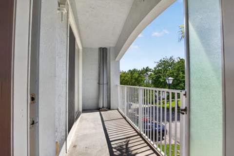 3037 Laurel Ridge Circle, Riviera Beach FL - photo 24 of 43