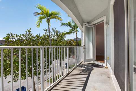 3037 Laurel Ridge Circle, Riviera Beach FL - photo 23 of 43