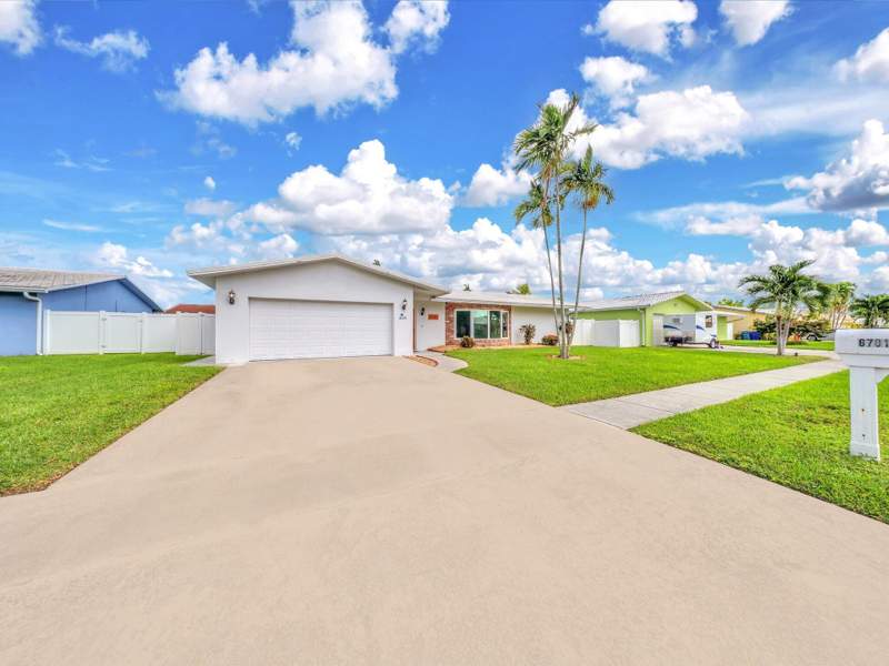 4 bedroom Single Family Residence at 6701 NW 20th Street, Margate Shores, Margate — photo 4