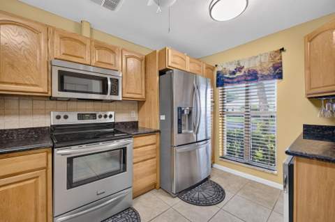 930 Savannas Point Drive #B, Fort Pierce FL - photo 12 of 31