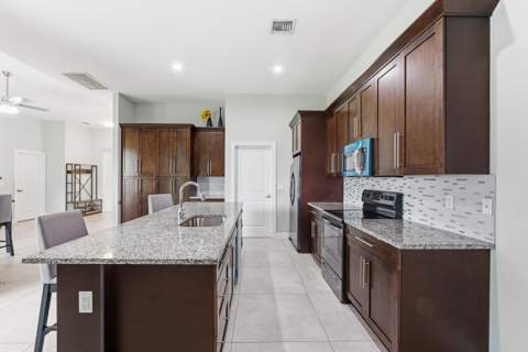 296 SW Millard Drive, Port St. Lucie FL - photo 14 of 38