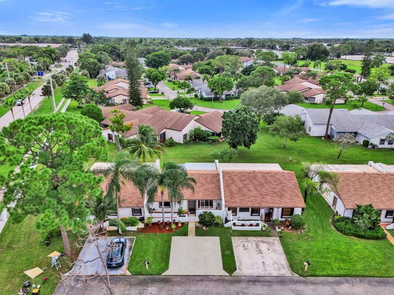 2 bedroom Townhouse at 6120 Fairfield Circle, Villages Of Woodlake 2, Greenacres — photo 2