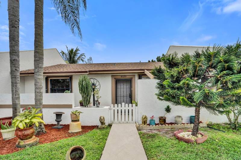 2 bedroom Townhouse at 6120 Fairfield Circle, Villages Of Woodlake 2, Greenacres — photo 3