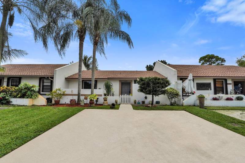 2 bedroom Townhouse at 6120 Fairfield Circle, Villages Of Woodlake 2, Greenacres — photo 4