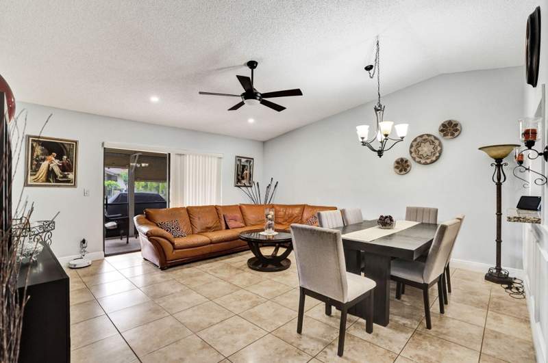 2 bedroom Townhouse at 6120 Fairfield Circle, Villages Of Woodlake 2, Greenacres — photo 5