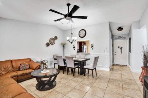 6120 Fairfield Circle, Greenacres FL - photo 6 of 33