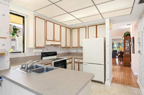 275 Old Meadow Way, Palm Beach Gardens FL - photo 10 of 38