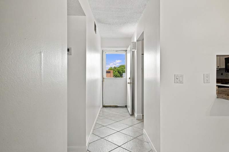 2 bedroom Condominium at 300 NE 26th Avenue #2100, Village Royale Greenhill Condo, Boynton Beach — photo 4