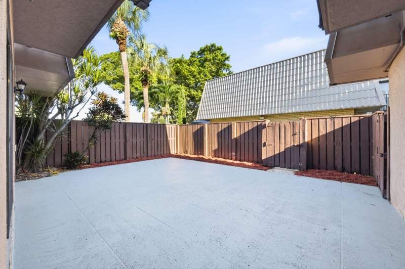 2 bedroom Townhouse at 5149 51st Way, Village Sandalwood Lakes South, West Palm Beach — photo 2