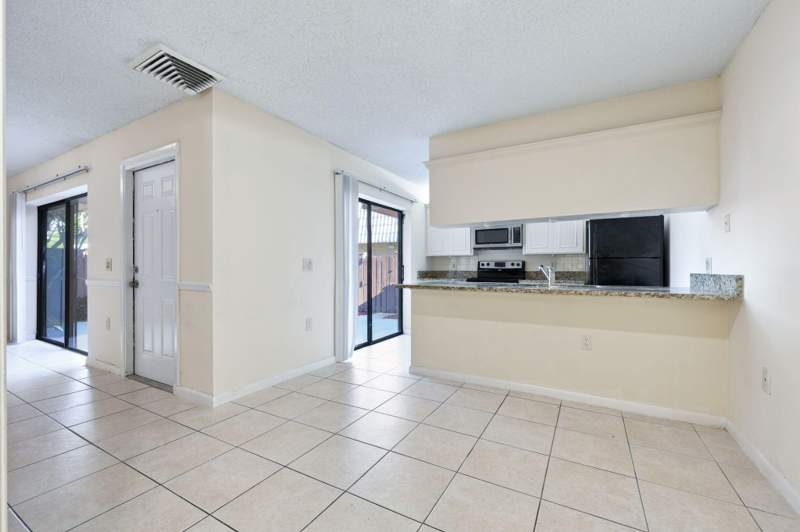 2 bedroom Townhouse at 5149 51st Way, Village Sandalwood Lakes South, West Palm Beach — photo 5