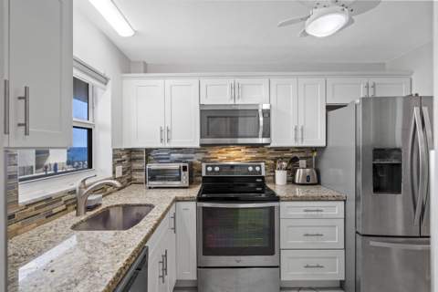 1161 Hillsboro Mile #305, Hillsboro Beach FL - photo 8 of 36