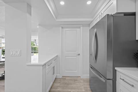 137 Clubhouse Boulevard, Atlantis FL - photo 16 of 55