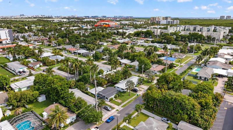 3 bedroom Single Family Residence at 115 SE 2nd Street #1, Mason Sub Amended Plat, Dania Beach — photo 4