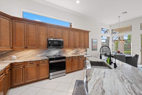 4017 Manchester Lake Drive, Lake Worth FL - photo 15 of 57