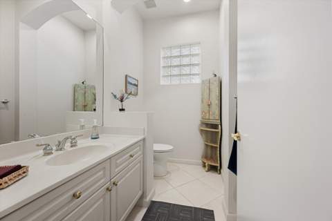 4017 Manchester Lake Drive, Lake Worth FL - photo 18 of 57