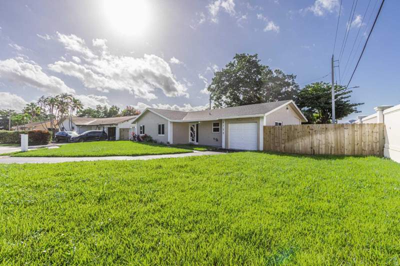 3 bedroom Single Family Residence at 8720 NW 46th Street, City Of Lauderhill Sec 1, Lauderhill — photo 3