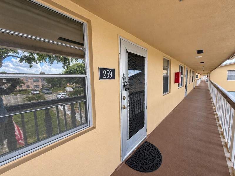 2 bedroom Condominium at 259 Dorchester K, Dorchester Condo, West Palm Beach — photo 2