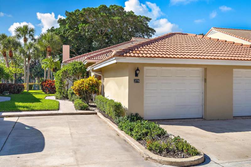 2 bedroom Townhouse at 275 Old Meadow Way, Patio Homes of PGA National, Palm Beach Gardens — photo 2