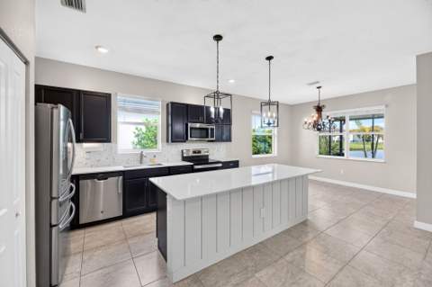 8410 NW Greenbank Circle, Port St. Lucie FL - photo 15 of 62