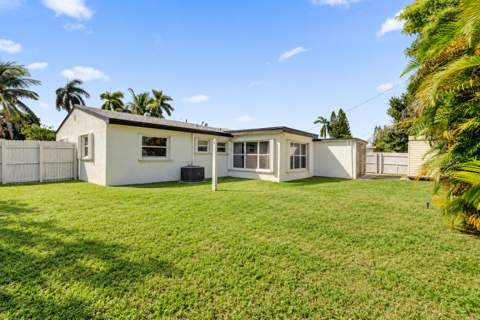 3851 NW 4th Place, Lauderhill FL - photo 17 of 34