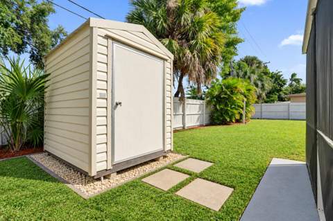 3851 NW 4th Place, Lauderhill FL - photo 16 of 34