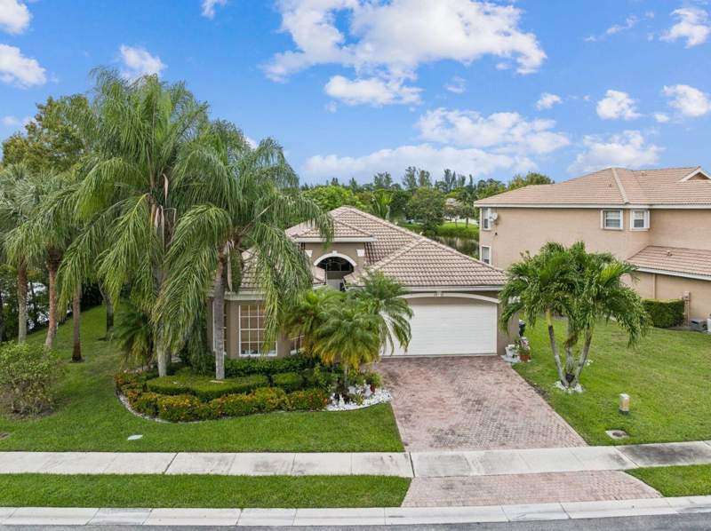 4 bedroom Single Family Residence at 5521 Albin Drive, Nautica Isles West 3, Greenacres — photo 4