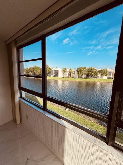 10526 E Clairmont Circle, Tamarac FL - photo 23 of 59
