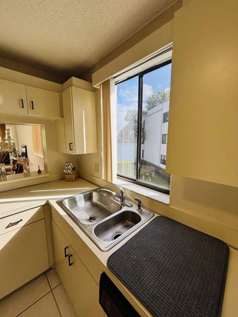 10526 E Clairmont Circle, Tamarac FL - photo 12 of 59