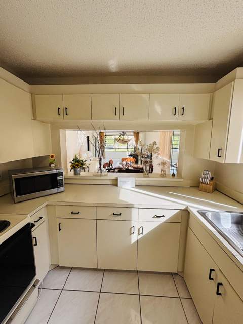 10526 E Clairmont Circle, Tamarac FL - photo 10 of 59