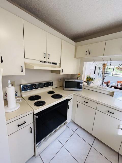 10526 E Clairmont Circle, Tamarac FL - photo 11 of 59