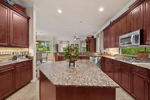 10586 Versailles Boulevard, Wellington FL - photo 16 of 62