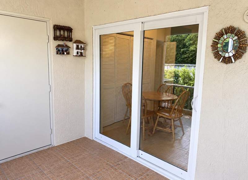 2 bedroom Townhouse at 4900 SW 31st Terrace, Banyan Oakridge Commercial Plat, Fort Lauderdale — photo 2