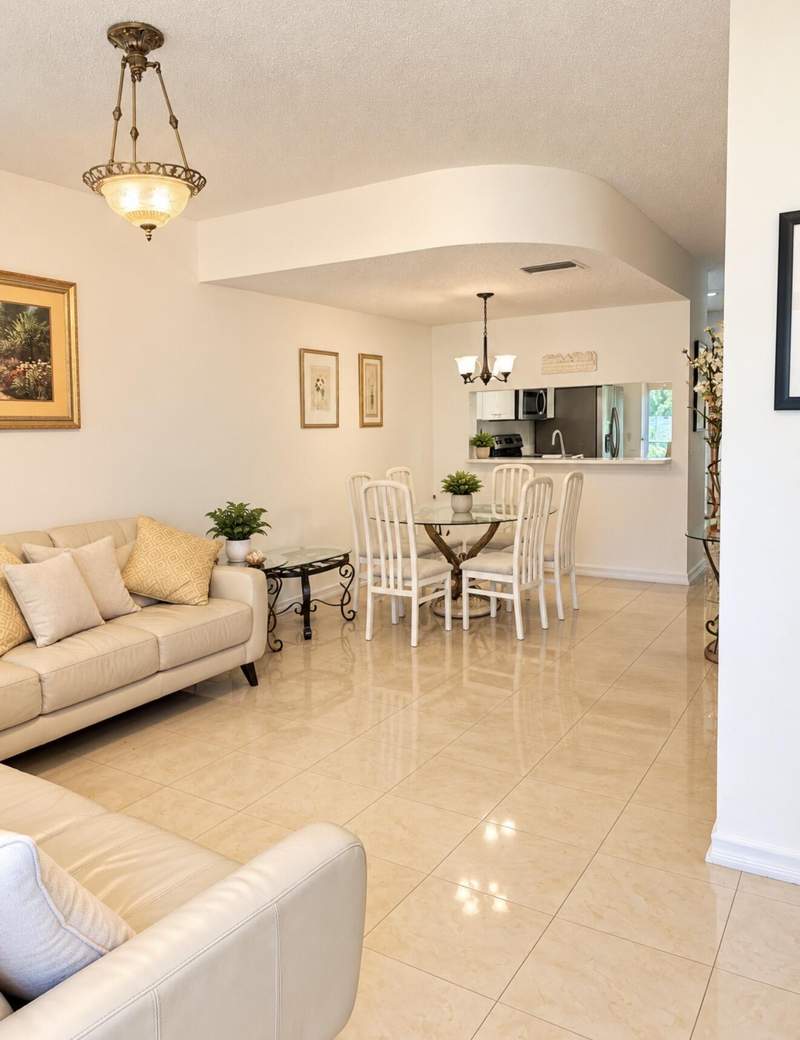 2 bedroom Townhouse at 4900 SW 31st Terrace, Banyan Oakridge Commercial Plat, Fort Lauderdale — photo 5