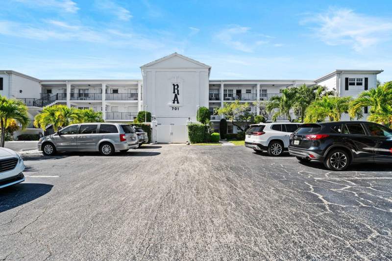 1 bedroom Stock Cooperative at 701 S Riverside Drive #107, Riverdale Arms Apts Inc Co-Op, Pompano Beach — photo 3