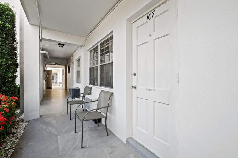 1 bedroom Stock Cooperative at 701 S Riverside Drive #107, Riverdale Arms Apts Inc Co-Op, Pompano Beach — photo 4