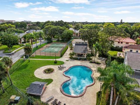 219 Wimbledon Lakes Drive, Plantation FL - photo 9 of 50