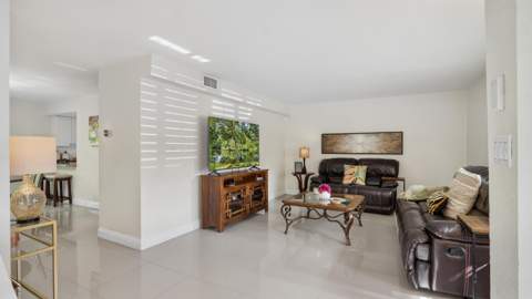 219 Wimbledon Lakes Drive, Plantation FL - photo 11 of 50