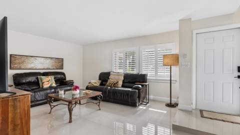 219 Wimbledon Lakes Drive, Plantation FL - photo 13 of 50
