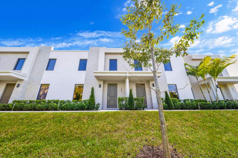 3 bedroom Townhouse at 545 NW 17th Street, Gardenia Park, Fort Lauderdale — photo 2