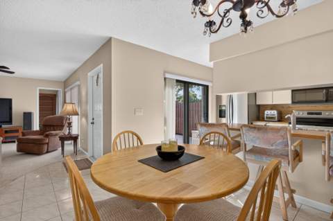 5551 NW 61st Place, Tamarac FL - photo 11 of 40