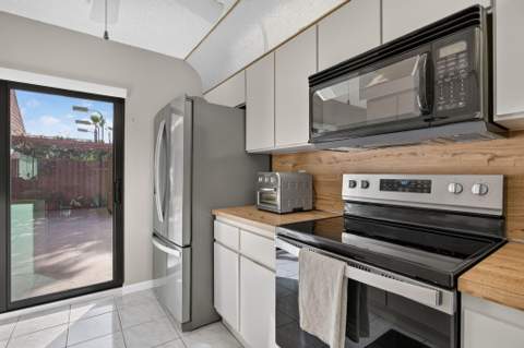 5551 NW 61st Place, Tamarac FL - photo 18 of 40